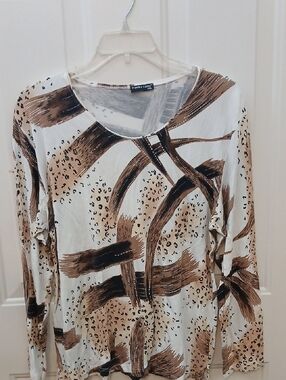Women's Long-Sleeve Brushstroke Print Top in Brown
